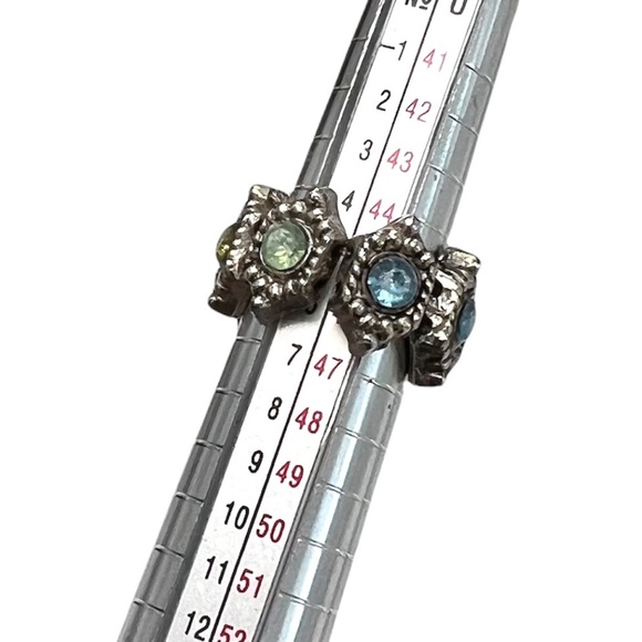 VINTAGE STRETCH RING W BLUE, GREEN & YELLOW CRYSTALS SET IN DARKENED SILVER - Picture 10 of 16